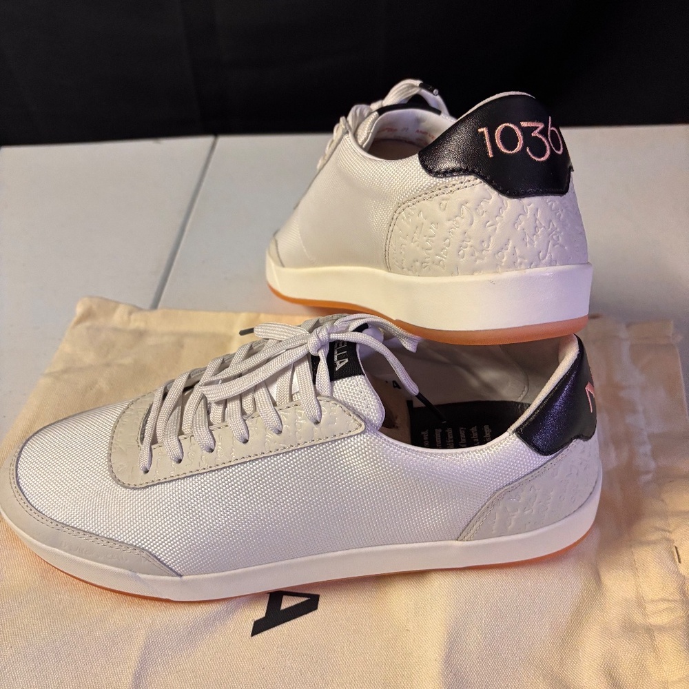 Awesome Novella fashion sneakers from Italy mens size 10